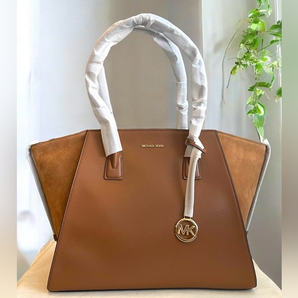 NWT Michael Kors XL Tote - Picture 6 of 12
